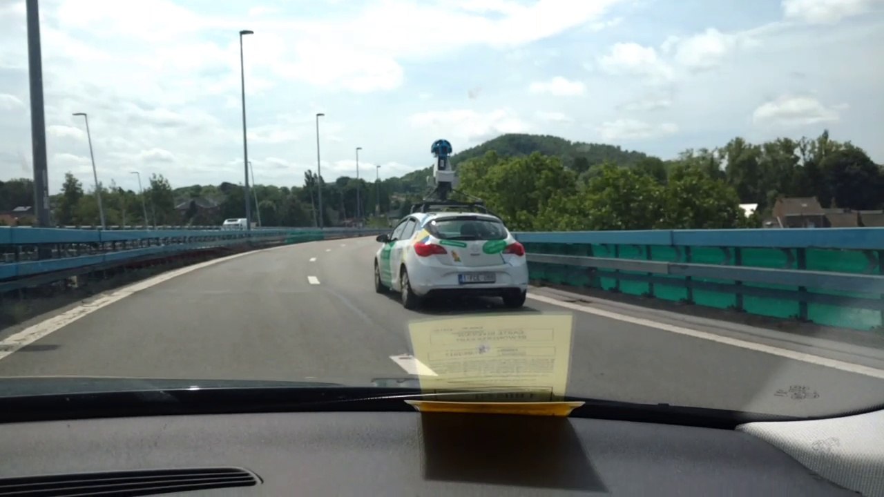 la voiture de Google Maps se promène à Charleroi