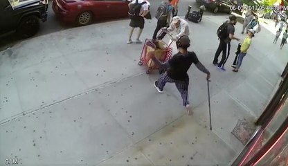Un homme attaque un papy dans la rue