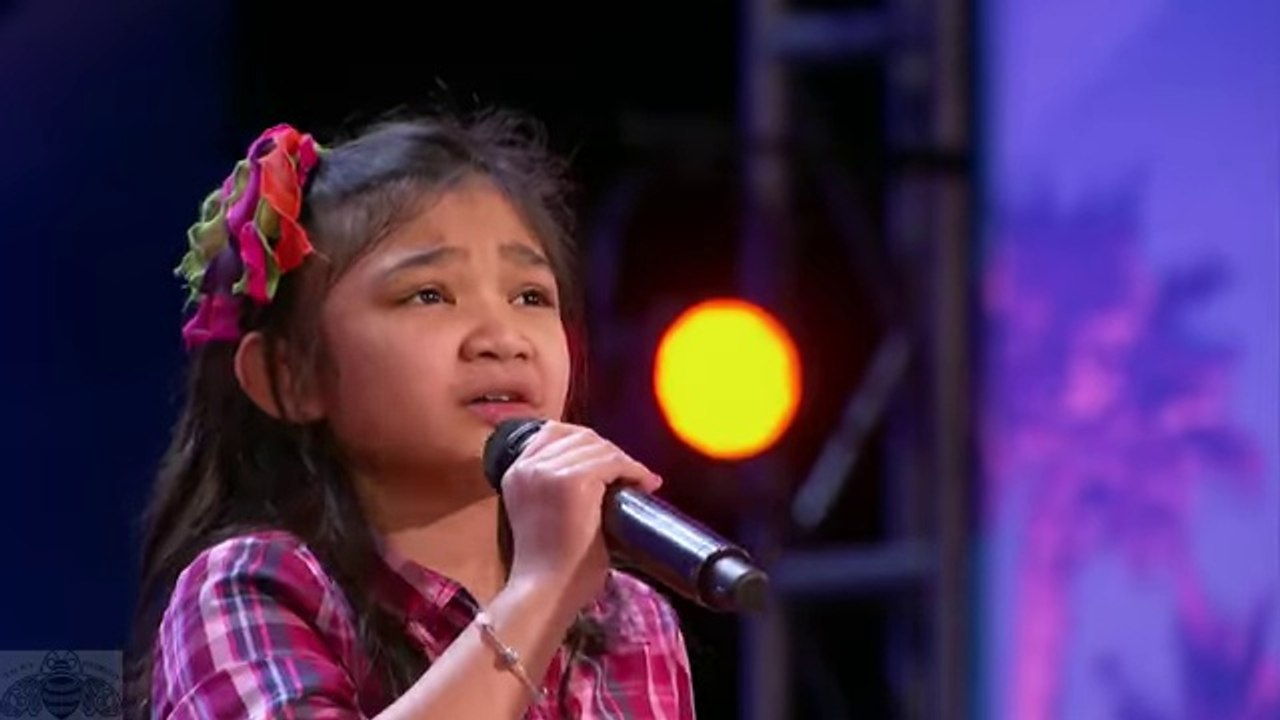 America's Got Talent 2017 Angelica Hale 9 Year Old Stuns Simon & The Crowd Full Audition S12E02