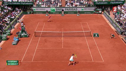 Roland-Garros 2017 : Superbe revers de Bacsinszky pour contrer Ostapenko ! (2-2)