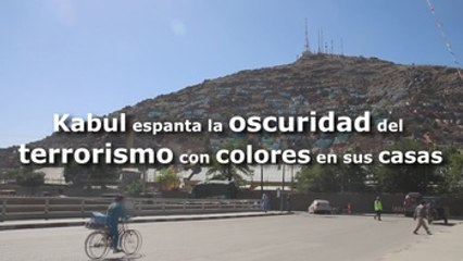 Kabul espanta la oscuridad del terrorismo con vivos colores en sus casas