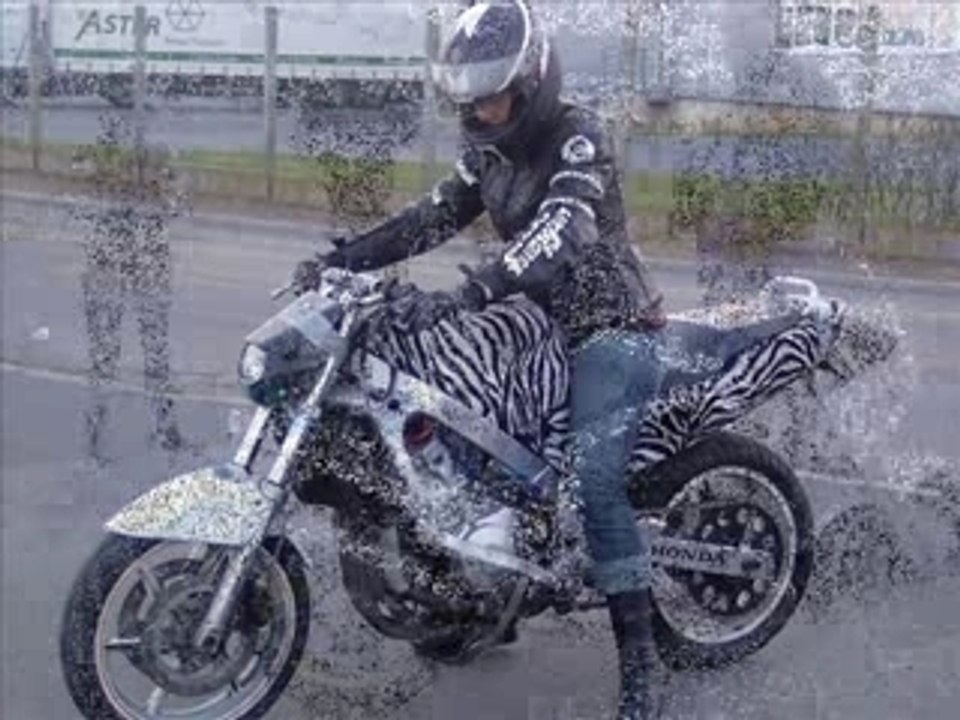 Clip photo des motard de caen