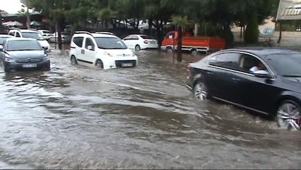 15 Dakikalık Yağmur İlçeyi Sular Altında Bıraktı
