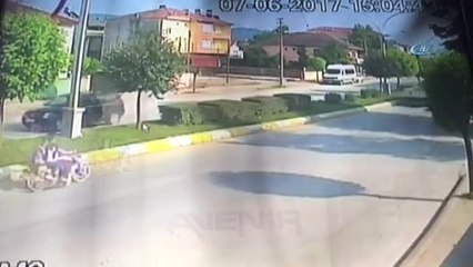 Polis Motosiklet Kovalamacası Kazayla Bitti... Kaza Anı Böyle Görüntülendi