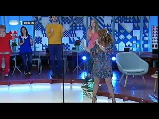 Sonia Costa na praça com entrevista e o tema - nao te deixes cair