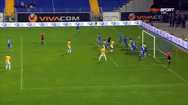 Bebeu cerveja atirada da bancada... e marcou o golo do empate