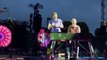 Chris Martin de Coldplay invite un fan à venir jouer sur scène la chanson Everglow