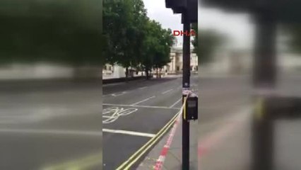 Londra Trafalgar Meydanı Güvenlik Gerekçesiyle Boşaltıldı