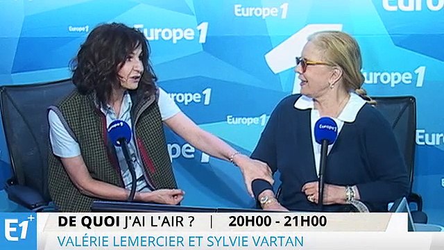 Quand Valérie Lemercier rend une visite surprise à Sylvie Vartan à Europe 1