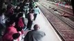 Inde: Une jeune fille est percutée par un train mais survit miraculeusement