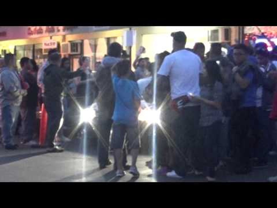 manny pacquiao leaving gym fans pump him up - EsNews