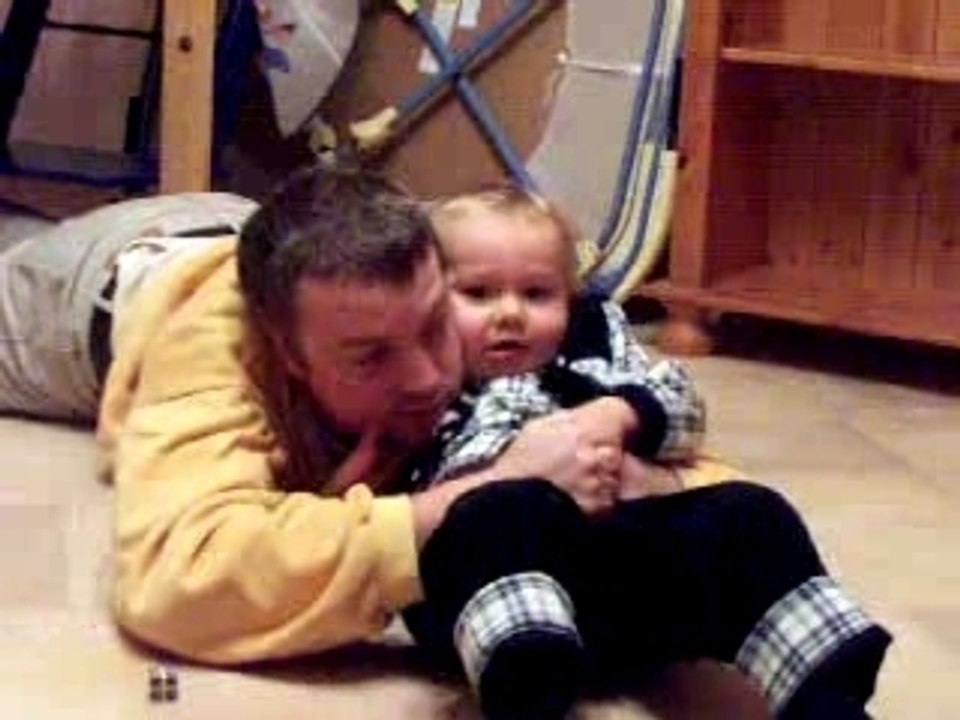 Lucas torture Papa (2)