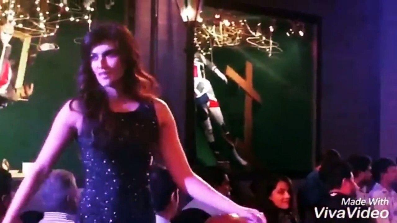 Kriti Sanon Hot Bikini Video | Kriti Sanon Shocking Cleavage - Private & Unseen