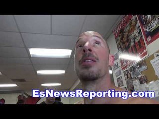 trainer popping tags for boxing shoes - EsNews