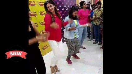 Raveena Tandon Hot Bikini Video | Raveena Tandon Shocking Cleavage - Private & Unseen