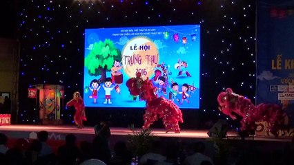 Múa sư tử đêm trung thu - Vietnamese folk lion dancing very fun