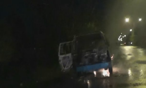Mobil Pengangkut Tabung Elpiji Meledak dan Terbakar