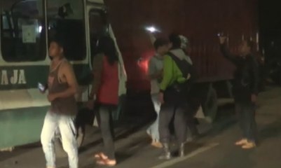 The Jakmania Rusuh, Polisi Tembak Gas Air Mata