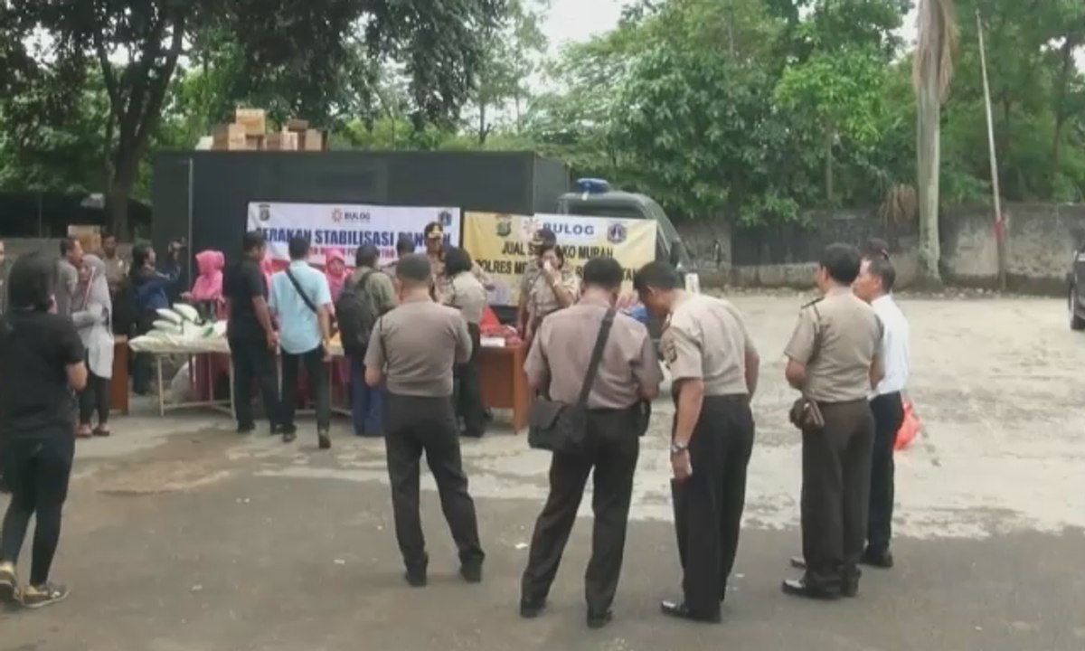 Polres Jaksel dan Bulog Gelar Pasar Murah