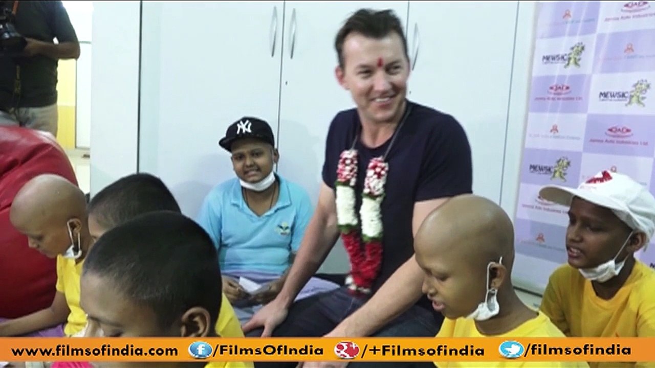 Brett Lee attends music therapy session for young cancer patients