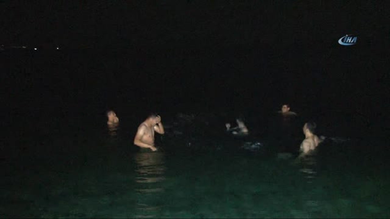Antalya'da Sahur Öncesi Deniz Keyfi