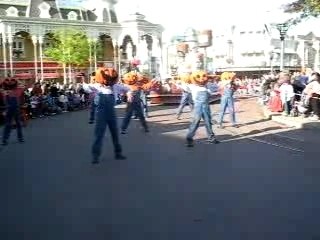 stitch et les sorcières parade d'ouverture d'halloween