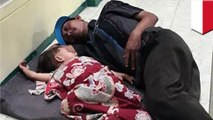 Terharu! Foto pedagang bakso tidur di lantai bersama anak balitanya setelah ditinggalkan istri - TomoNews