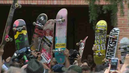 España homenajea al "héroe del monopatín"