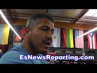 ROBERT  GARCIA ON BOXING GLOVES - ESNEWS BOXING