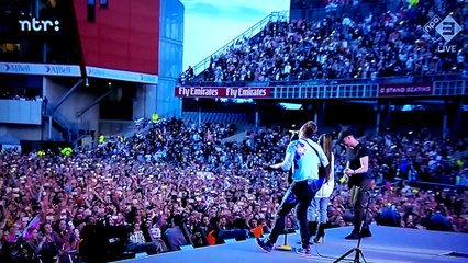 Ariana Grande & Chris Martin Don't Look Back In Anger