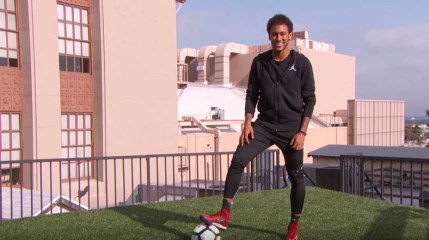 Neymar relève le défi complètement fou de Jimmy Kimmel et marque un but exceptionnel (Vidéo)