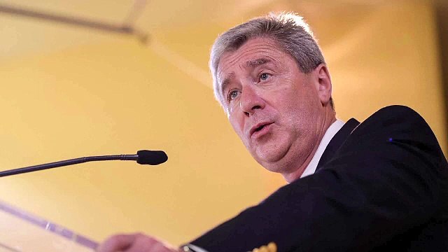 Droite, gauche, fesses et trous du cul : Philippe Briand se lâche dans la campagne des législatives