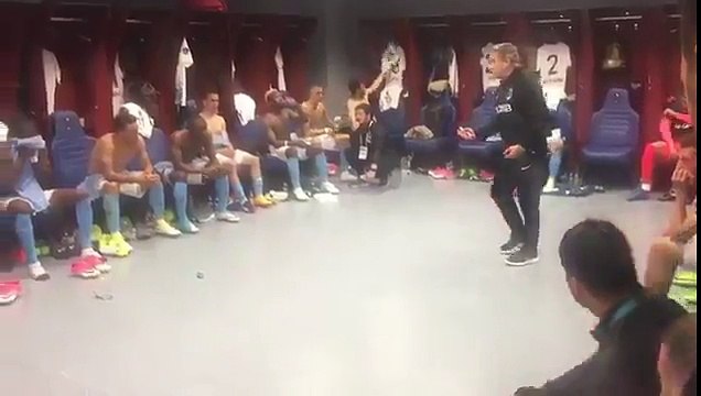 Ersun Yanal'ın Bursa maçı soyunma odası görüntüleri...