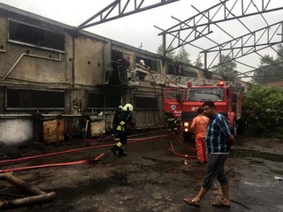 Gündüz Vakti Çıkan Yangında Alevler 17 Bin 500 Tavuğu Yuttu