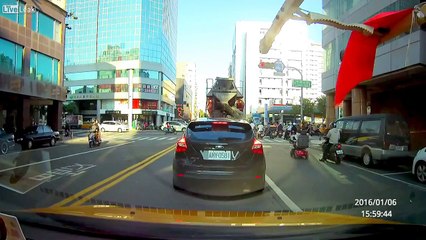 LiveLeak - Man in wheelchair crushed by cement truck