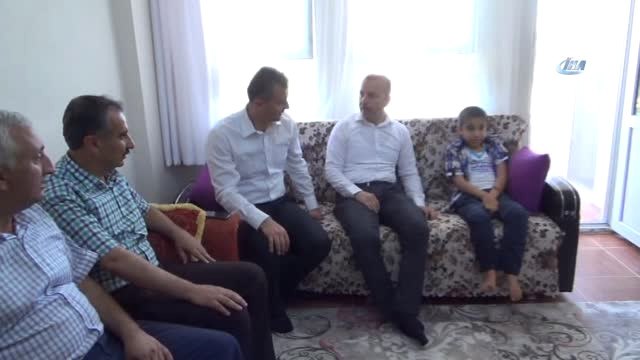 Sma Hastası Öğrenci Karnesini Evinde Aldı