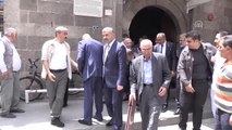 Gül Ile Özhaseki, Cami Kebir'de Cuma Namazı Kıldı
