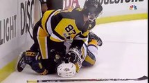 Hockey sur glace - Sidney Crosby cogne la tête de P.K. Subban contre la glace
