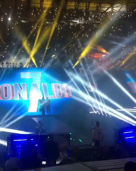 THIS is how you make an entrance! Cristiano Ronaldo as Real Madrid C.F. celebrate winning the UEFA Champions League!