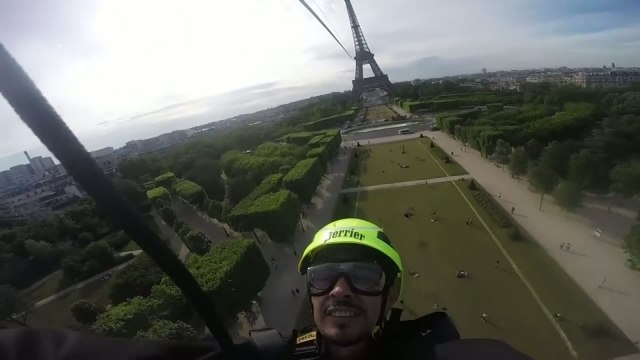 Tennis - Le Smash Perrier : Des champions testent la tyrolienne de la Tour Eiffel