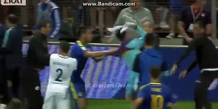 BiH vs Grčka - Sukob na kraju utakmice - Bokserski udarac Guillia