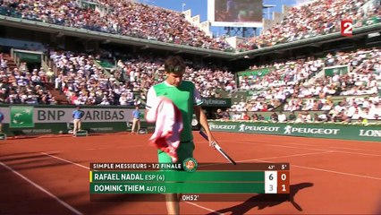 Roland-Garros 2017 : Dominic Thiem ajuste Nadal d'une belle volée au filet (6-3, 0-1)