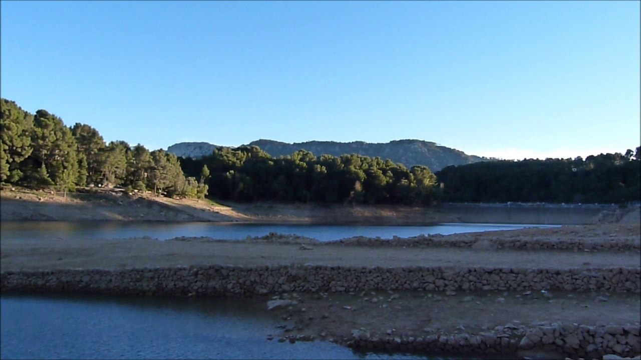 LE BARRAGE (LAC) DU REVEST LES EAUX DANS LE VAR (novembre 2013)