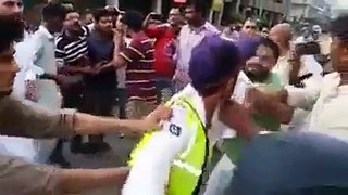 Police Fight In Karachi