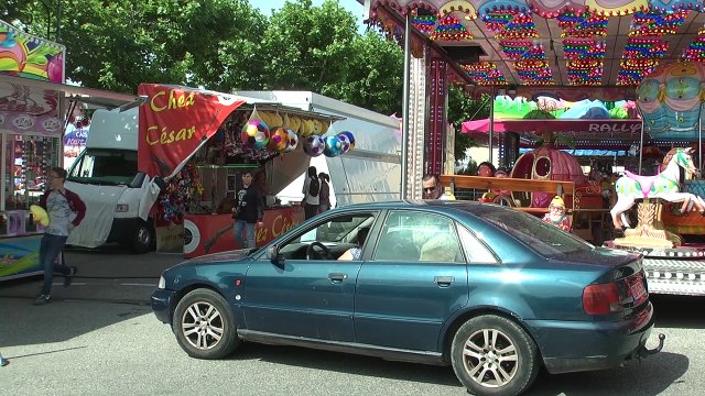 Alpes-de-Haute-Provence : À peine installée, la fête foraine aux Mées prises d'assaut par les tireurs