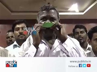Artist from Bidar plays janaganamana using banyan leaf
