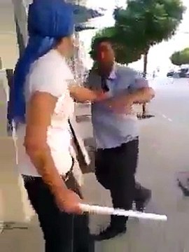 Kendisini Telefonda Taciz Eden Sapığı Buluşmaya Çağırıp Döven Kadın