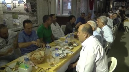 Vali Karaloğlu, Halde Komisyoncu ve Işçilerle Sahur Yaptı