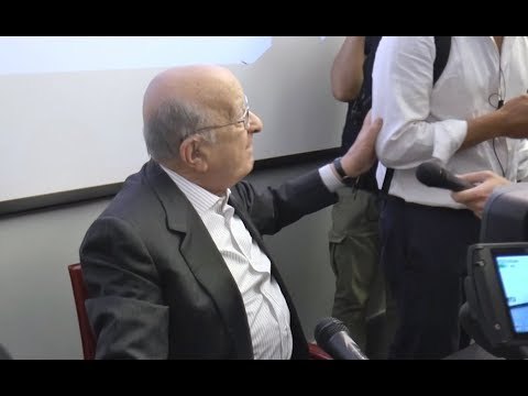 Napoli - De Mita attacca Renzi e poi caccia via i giornalisti (09.06.17)