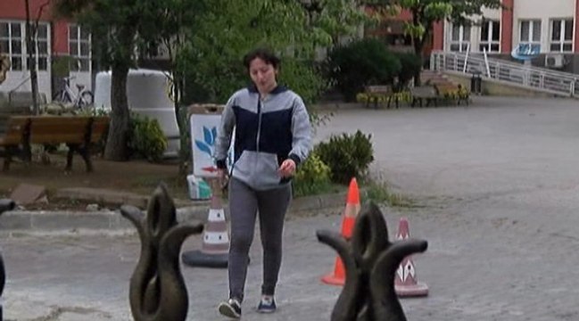 LYS'ye Geç Kalan Aday, Gözyaşları İçinde Sınav Belgesini Yırtıp Çöpe Attı